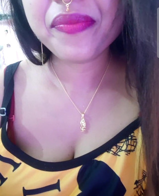 वीडियो कॉल पर कोलाज गर्ल की पुसी पंपिंग