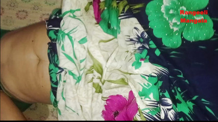 देसी मराठी कामुक भाभी पति के साथ आनंद लें