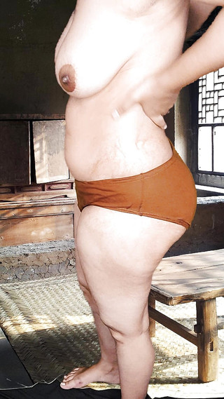 भारतीय देसी लड़की का पेट और शरीर रगड़ना 19