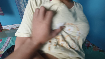 एक हॉट एशियन बेब को उठाकर पहली बार सेक्स करते हुए देसी एशियन हॉट सेक्सी गर्ल सर्विस XXX एशिया