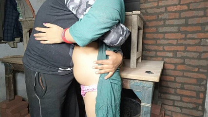 घर बनाते समय मालकिन नौकर