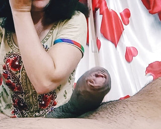 चंचल लड़की को बीबीसी मिलता है