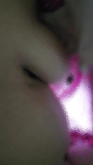 मेरी पत्नी ने दया गुदा का आनंद लिया और उसकी बिल्ली की मालिश की।