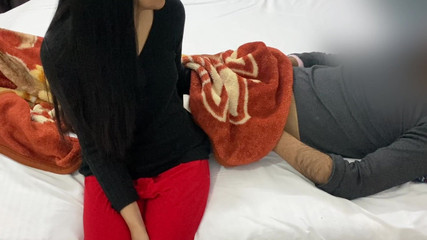 हॉट नौकरानी को घर के मालिक द्वारा तंग बिल्ली की चुदाई मिलती है