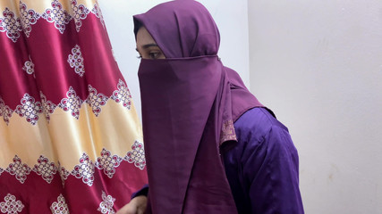 सौतेला पिता कठिन युवा सौतेले बेटे को चोद रहा है