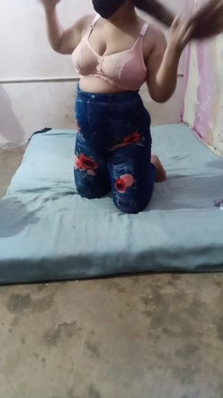 अकेले में चाहत बहुत है