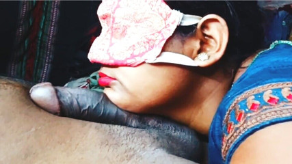 भारतीय पत्नी ने अपने मुँह से पानी निकाला। भारतीय ओरल सेक्स.