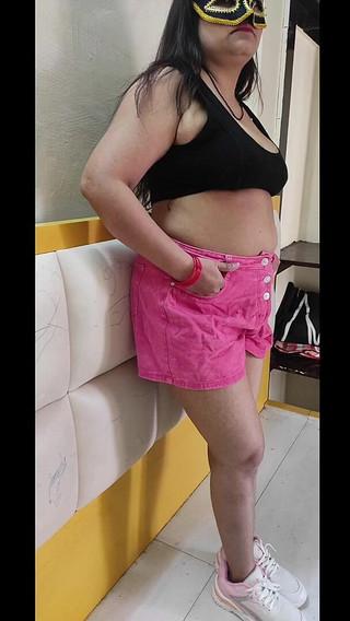 नई दिल्ली कैमरा शूटिंग में मॉडल