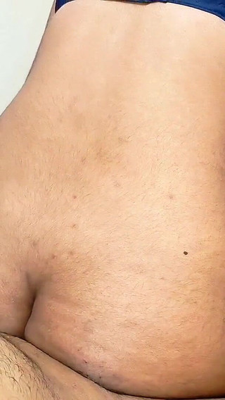 सौतेली बहन मेरे लंड की सवारी कर रही थी, जब उसकी चुदाई होती है तो उसकी गांड हिलती है हिंदी रोलप्ले