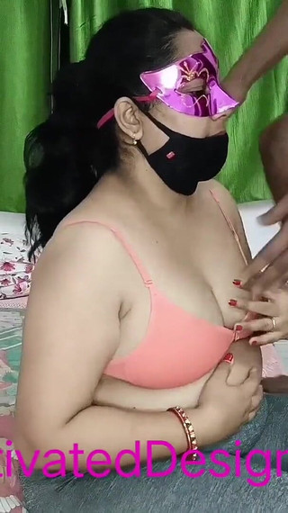 योग शिक्षक के साथ पत्नी का त्रिगुट, दोहरा प्रवेश