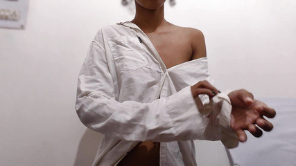 हॉट लड़की के नहाते हुए वीडियो से खुद को मुश्किल होती है!