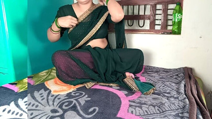 रक्षाबंधन के लिए अपने माता-पिता के घर जाने से पहले, भाभी ने अपनी प्यास बुझाई और अपने देवर से अपनी चूत को ठंडा किया