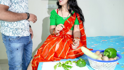 शरारती देवर ने हॉट भाभी के साथ फ़्लर्ट किया कि भाभी ने मुख-मैथुन के बाद वीर्य निकाल दिया