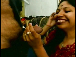 भारतीय फूहड़ दो बड़े लंड के साथ त्रिगुट कर रही है