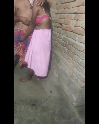 डॉगी स्टाइल में विलेज वाइफ सेक्स