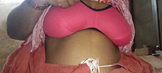 वह मेरे करीब आती है, मेरी छड़ी पकड़ लेती है और मेरे ऊपर बैठ जाती है