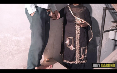 दिवाली विशेष- जब लोग भारतीय दिवाली में व्यस्त होते हैं तो सौतेली माँ अपनी बिल्ली में डिक चाहती है