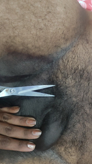 बेडरूम में कामुक आवाज के साथ डिक पर हॉट गर्लफ्रेंड के बाल काटे गए