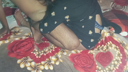 भारतीय भाभी का फिगर बहुत आकर्षक है