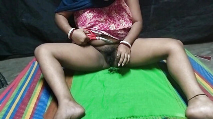 भाभी के बाल कटे हुए थे. बाल काटें