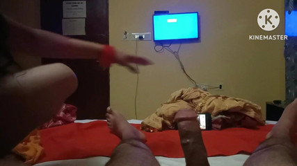 सेक्सी पत्नी अपनी यौन इच्छा को पूरा करने के लिए हार्डकोर सेक्स के लिए बेताब है हॉट लोकल सेक्स