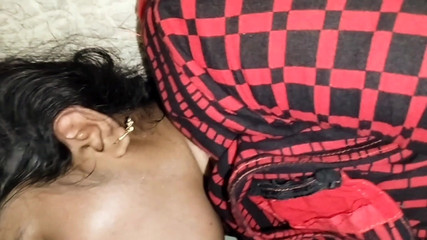 18 साल की खूबसूरत कॉलेज लड़की अपने टीचर के साथ सेक्स करती है।