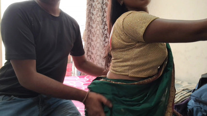 हॉट इंडियन साड़ी उतार के साथ सेक्सी इंडियन स्टेपाउंटी सेक्स