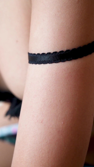 भारतीय गर्म देसी फूहड़ मुर्गा की सवारी करती है और अपने ग्राहक के साथ जोरदार चुदाई करती है