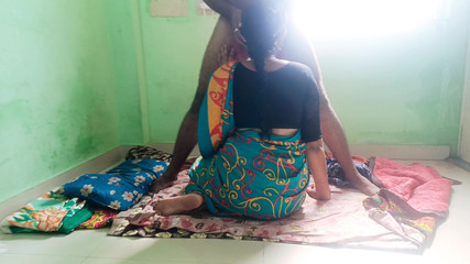 अपार्टमेंट सौतेली चाची चूसना और पति प्रबंधक के साथ बकवास