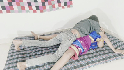 भाभी ने पकड़ा.सेक्स सौतेली बहनला फुल सेक्स