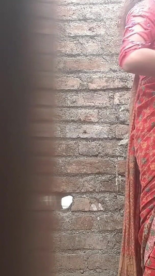 सेक्सी कॉलेज टीचर अपने बड़े लंड वाले छात्र से चुदाई करना चाहती है