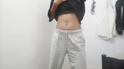 श्रीलंकाई लड़की अपने कॉलेज के छात्रावास में फिंगरिंग कर रही थी