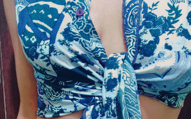 हॉट भाभी अपने खूबसूरत शरीर को धोती है और बाथरूम में हस्तमैथुन करती है