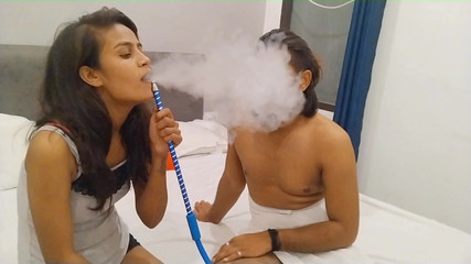 भव्य प्राकृतिक भारतीय बेब यह सब लेती है - बिल्ली में सह शॉट