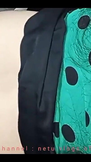 एक बड़ी कुर्सी पर भारतीय एमआईएलए की चुदाई