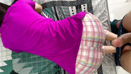 मैंने अपनी सौतेली बहन को पैसे दिए और पहली बार उसकी कुंवारी कसी हुई चूत को चोदा