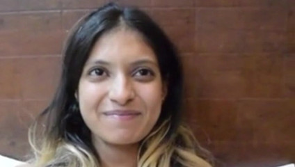 गर्म भारतीय लड़की कामुक महसूस करती है