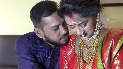 भारतीय युवा 18 साल की पत्नी हनीमून रात पहली बार सेक्स