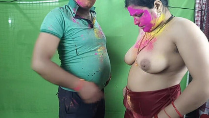 पूजा भाभी ने अपने पड़ोसी सौतेले भाई को बुलाया और गुलाल लगाकर खूब चुदाई की