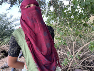 देसी गर्लफ्रेंड आउटडोर सेक्स का आनंद लें