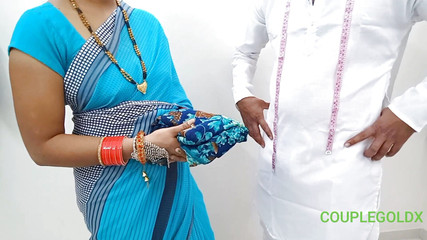 कोमल अपना ब्लाउज सिलवाने के लिए अपने दर्जी के पास गई थी