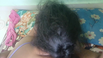 शादीशुदा महिलाएं बेहतर ऑर्गेज्म के लिए बिस्तर में काउ गर्ल पोजीशन अपनाती हैं