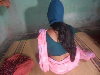 गाँव के घर में गर्म भारतीय जोड़े की चुदाई