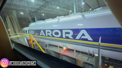 चलती बस में लड़की की चुदाई का वीडियो