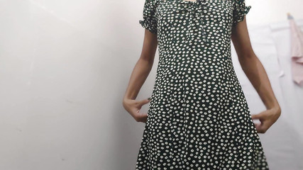 प्यारी पैंटी में कामुक हो रही है