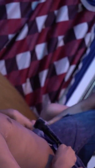 स्पष्ट हिंदी बातचीत के साथ भारतीय पत्नी की अदला-बदली सेक्स