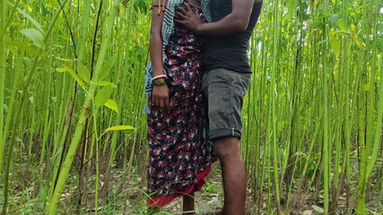 पड़ोस के लड़के ने मुझे जंगल में ले जाकर मेरी चूत बहुत अच्छे से चोदी