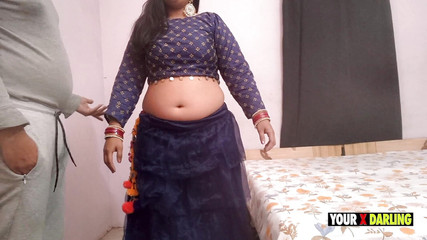 बड़ी गांड वाली सौतेली माँ कपड़े पहने हुए थी जब उसके सौतेले बेटे ने उसे बिना रुके चोदा