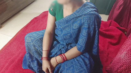 भाभी अपने देवर का लंड चूसती है और अपने स्तनों को सहलाते हुए चुदाई करती है