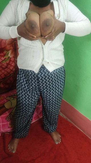 भारतीय हॉट पत्नी अपना नग्न शरीर दिखा रही है